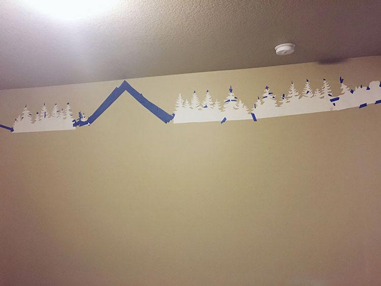 Художница превратила унылый потолок в захватывающую светящуюся в темноте галактику в комнате 4-летнего мальчика художница превратила потолок в галактику, светящаяся в темноте галактика на потолке