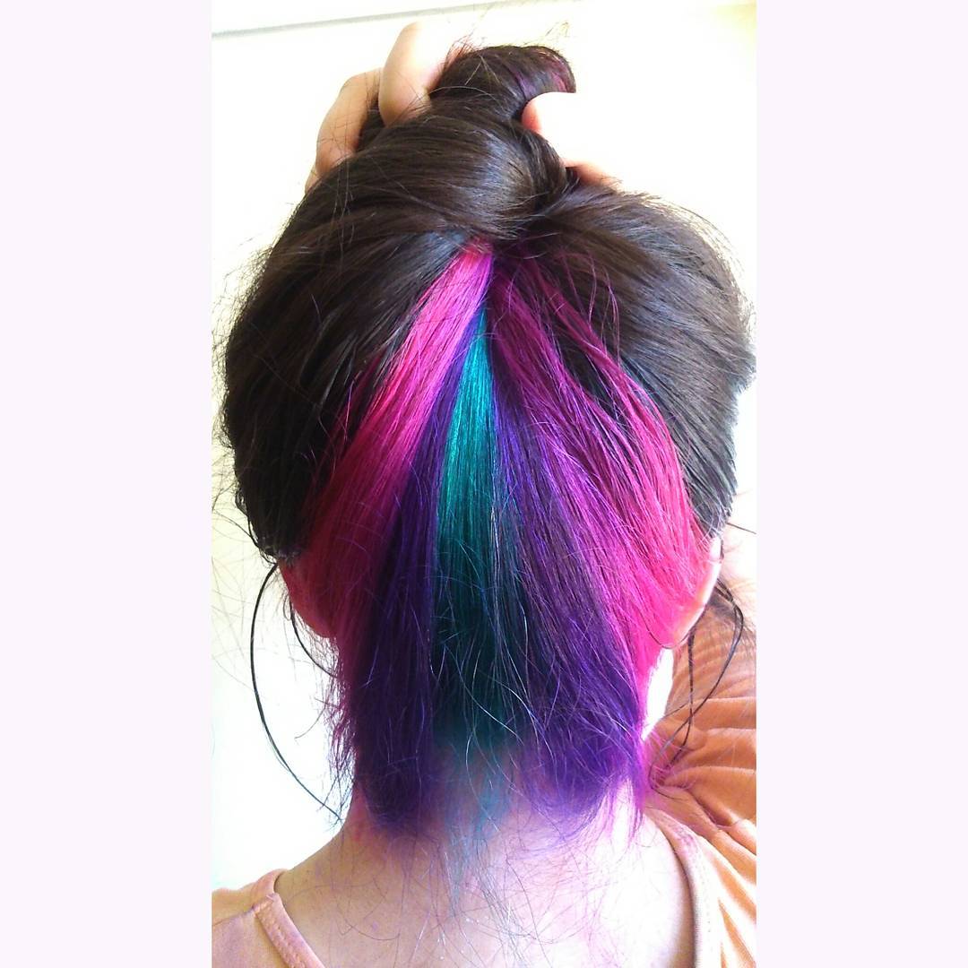 Разноцветные пряди на голове