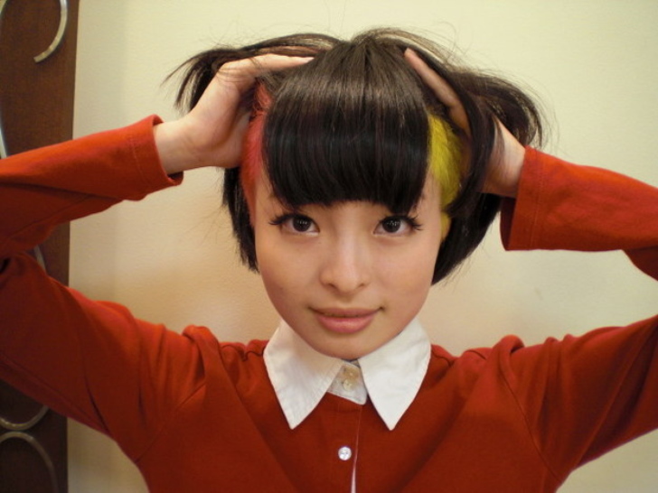 Частично окрашенные волосы — яркая изюминка, способная украсить любой образ Частично окрашенные волосы, несколько цветов на голове