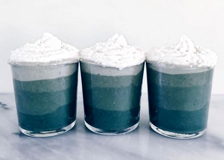 Радуга в стакане: люди выкладывают в Instagram разноцветные смузи и это чертовски красиво Радуга в стакане, разноцветные смузи, радужные смузи