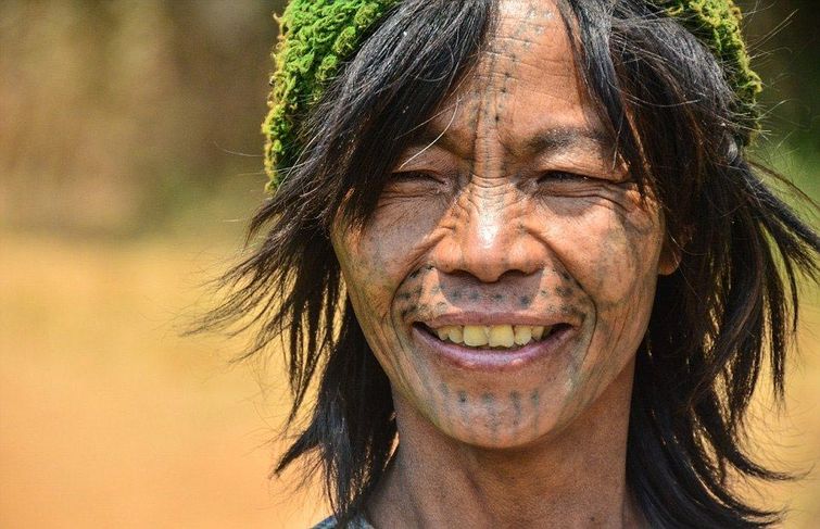 Признак красоты: татуированные лица женщин Мьянмы, считающиеся сейчас вне закона татуированные лица женщин Мьянмы, татуировки на лицах женщин, традиция делать татуировки на лицах