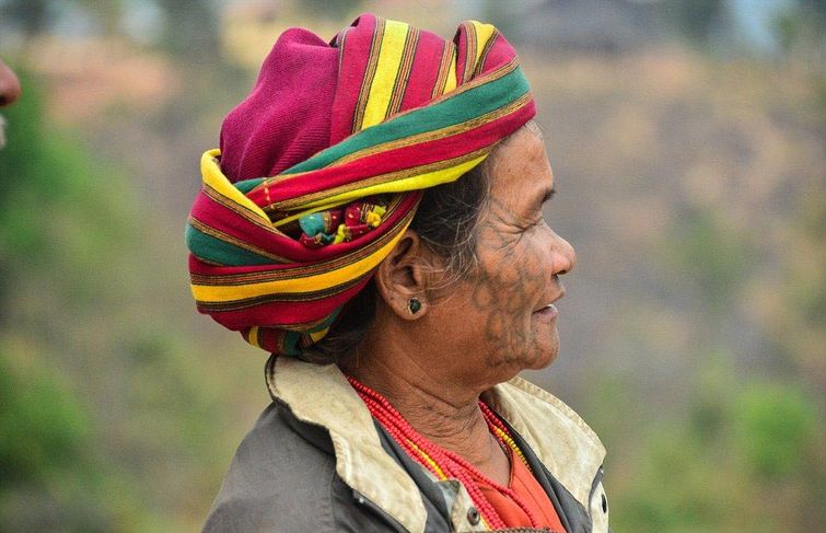 Признак красоты: татуированные лица женщин Мьянмы, считающиеся сейчас вне закона татуированные лица женщин Мьянмы, татуировки на лицах женщин, традиция делать татуировки на лицах