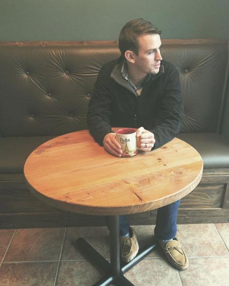 еда хипстера и нормального человека, подают блюда в ресторанах для хипстеров и для нормальных людей, подают еду для хипстеров