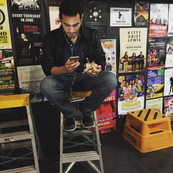 еда хипстера и нормального человека, подают блюда в ресторанах для хипстеров и для нормальных людей, подают еду для хипстеров