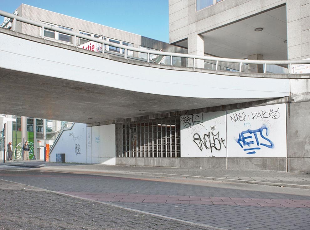 закрашивает граффити делая его понятным, делает разборчивым граффити, Матьё Тремблен, Mathieu Tremblin