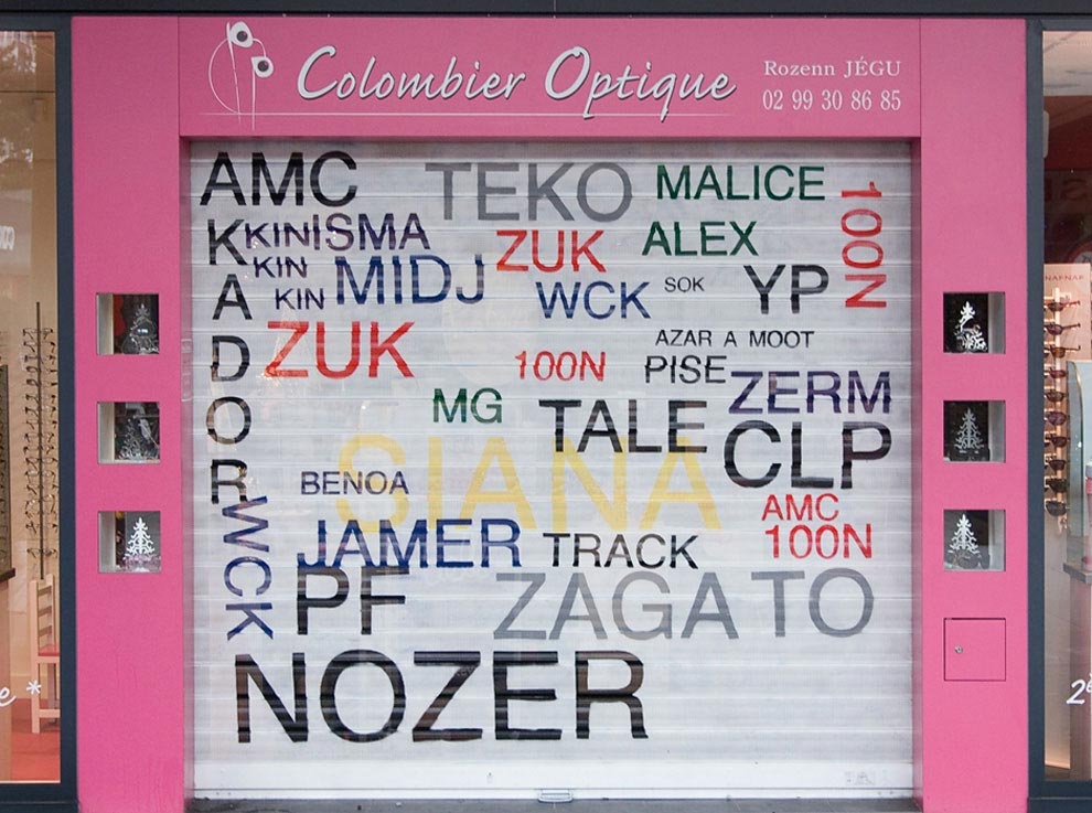 закрашивает граффити делая его понятным, делает разборчивым граффити, Матьё Тремблен, Mathieu Tremblin