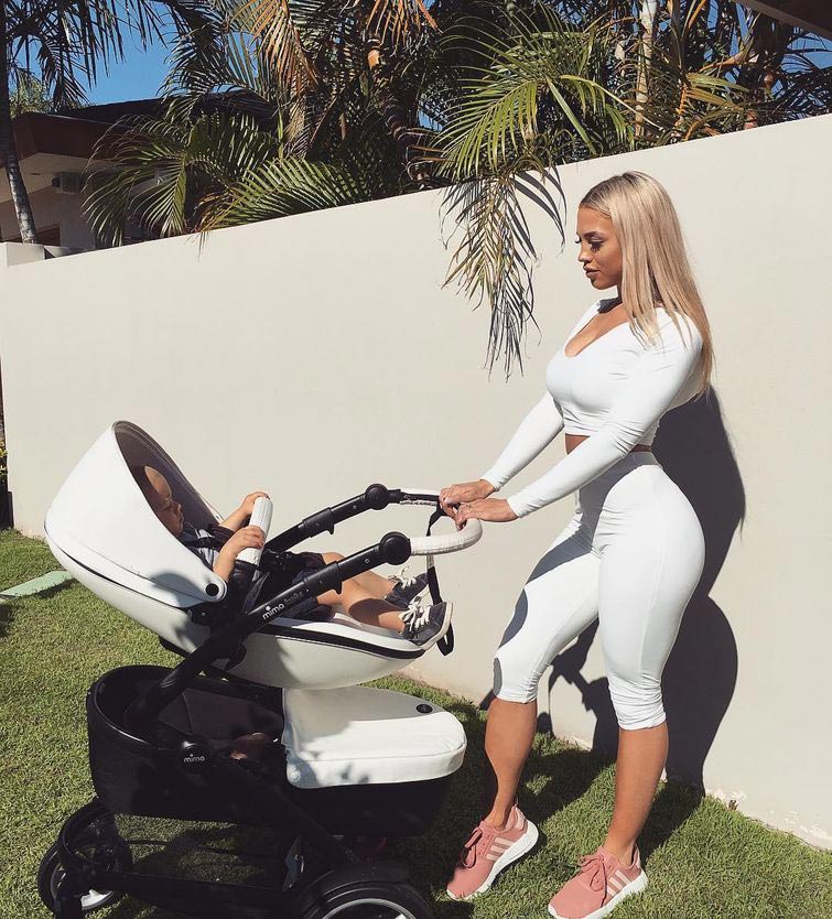 Послеродовое тело этой мамы выглядит настолько хорошо, что люди уверены, что это фотошоп Тэмми Хемброу, Tammy Hembrow, послеродовое тело, спортивное послеродовое тело
