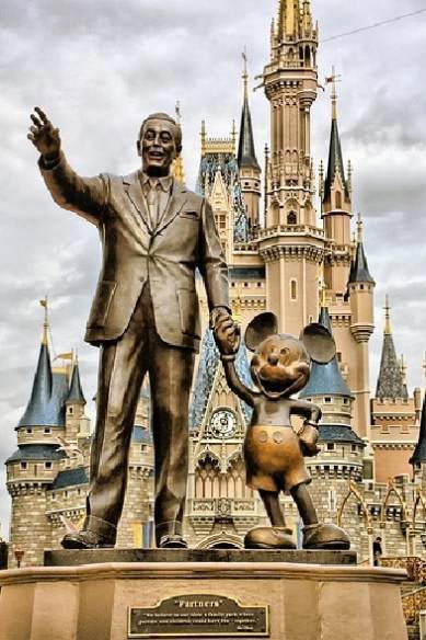 14 строгих и необычных правил, которым должны следовать все сотрудники Диснейленда необычные правила сотрудники Диснейленда, строгие правила для персонала Диснейленда, работники Диснейленда необычные правила