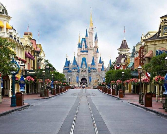 14 строгих и необычных правил, которым должны следовать все сотрудники Диснейленда необычные правила сотрудники Диснейленда, строгие правила для персонала Диснейленда, работники Диснейленда необычные правила