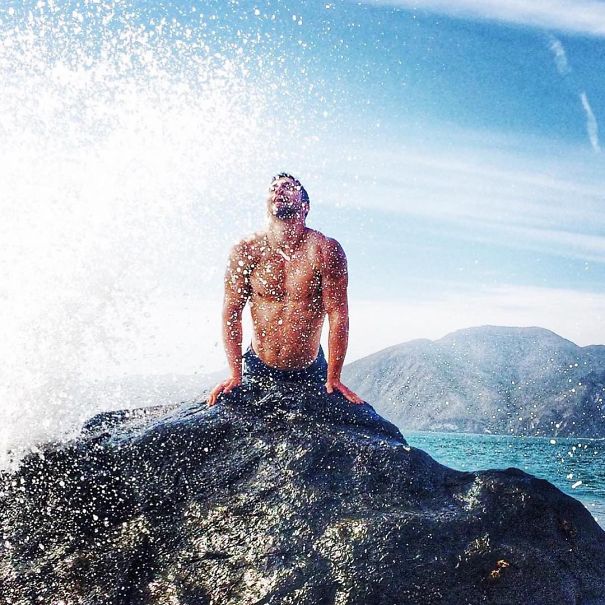 парни пародируют фотографии девушек, пародии на женские фотографии