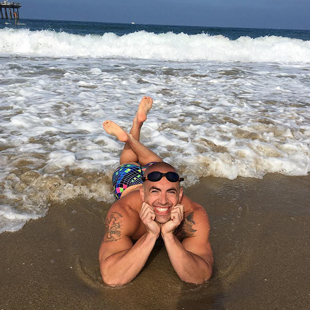 парни пародируют фотографии девушек, пародии на женские фотографии