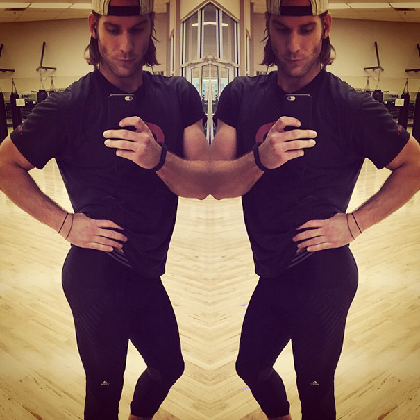 парни пародируют фотографии девушек, пародии на женские фотографии