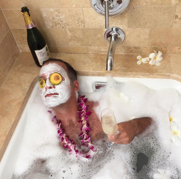 парни пародируют фотографии девушек, пародии на женские фотографии