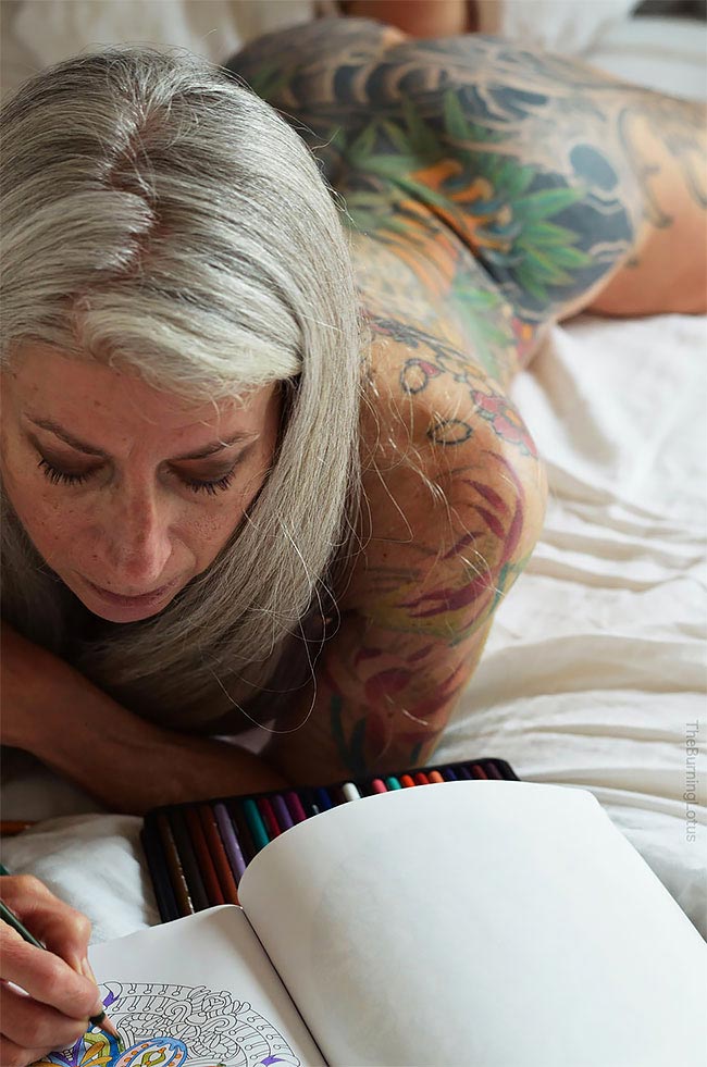 Джули Эйч, Julie H, 56-летняя модель