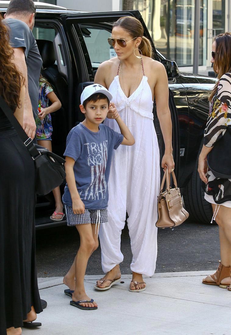 Полный провал или худшие наряды знаменитостей за первую половину февраля нелепые наряды звёзд, самые безвкусные наряды знаменитостей