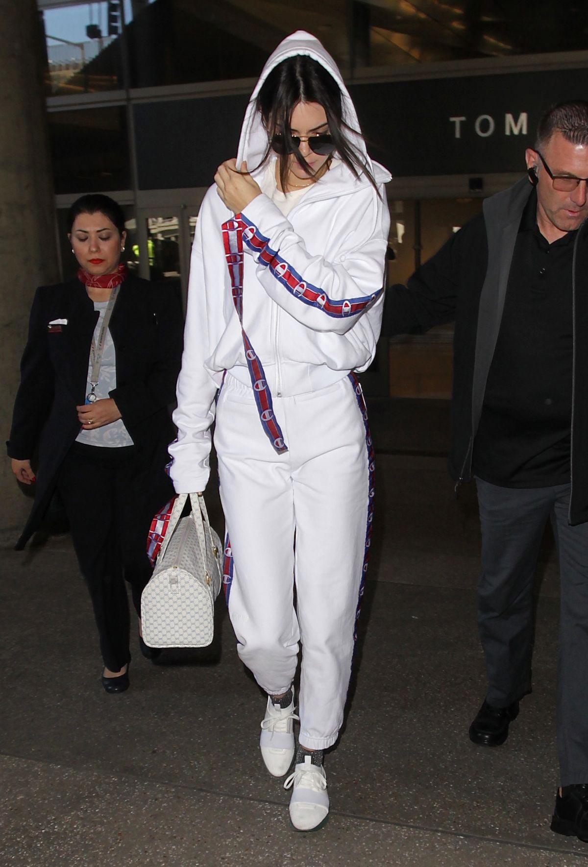 нелепые наряды звёзд, самые безвкусные наряды знаменитостей