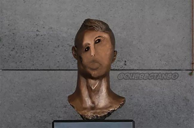 бюст Криштиану Роналду, статуя Кришитану Роналду, мемы бюст Криштиану Роналду