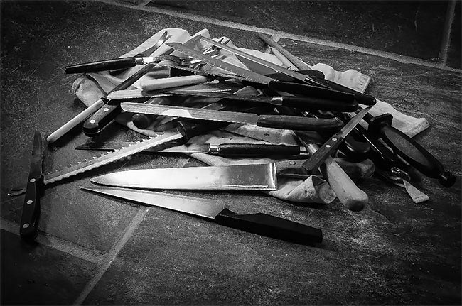 ангел из ножей, статуя ангела из ножей, статуя ангела из ножей преступников