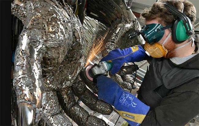 ангел из ножей, статуя ангела из ножей, статуя ангела из ножей преступников