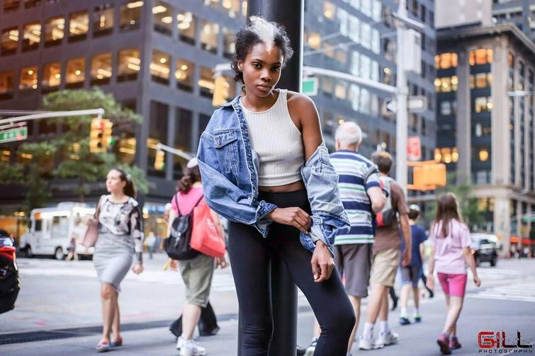 Ребекка Хеккард, девушку обзывали скунсом, выросла стала моделью, 