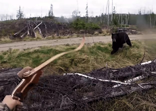 ВИДЕО ⟩ Российские военные напали на посетителей кафе в аннексированном Крыму