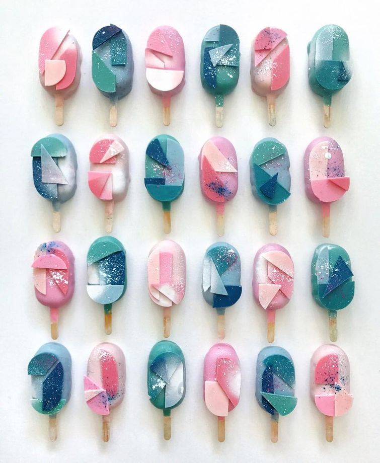 Кондитер изготавливает невыносимо красивые торты, делая их в форме эскимо торты эскимо, торты на палочках, красивые торты, торт на палочке