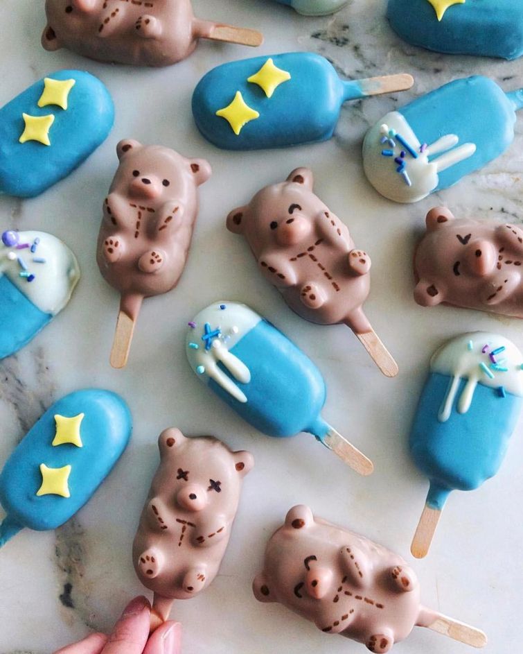 Кондитер изготавливает невыносимо красивые торты, делая их в форме эскимо торты эскимо, торты на палочках, красивые торты, торт на палочке