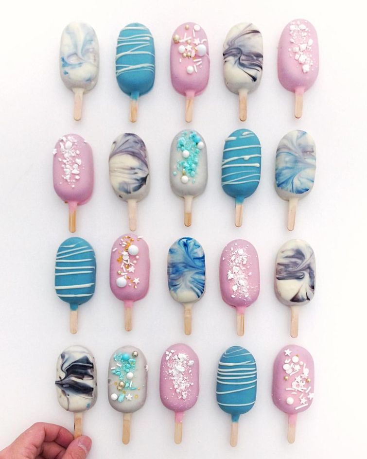 Кондитер изготавливает невыносимо красивые торты, делая их в форме эскимо торты эскимо, торты на палочках, красивые торты, торт на палочке