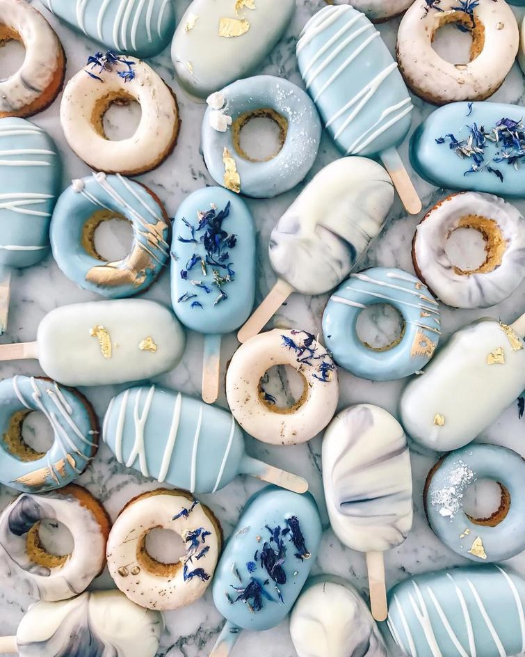 Кондитер изготавливает невыносимо красивые торты, делая их в форме эскимо торты эскимо, торты на палочках, красивые торты, торт на палочке