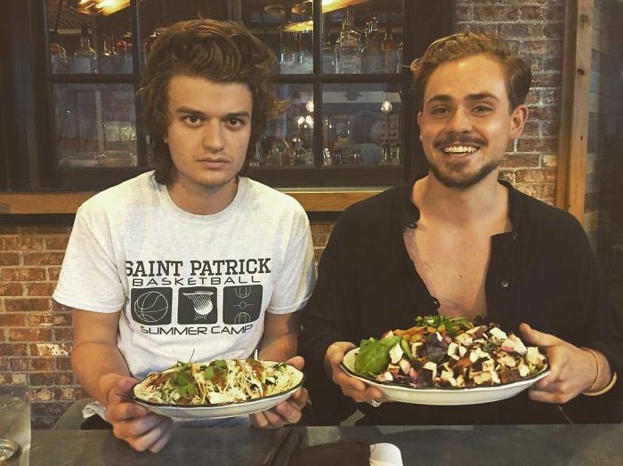 за кадром Очень странных дел, фотографии сделанные за кадром сериала очень странные дела