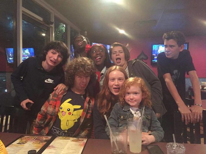 за кадром Очень странных дел, фотографии сделанные за кадром сериала очень странные дела