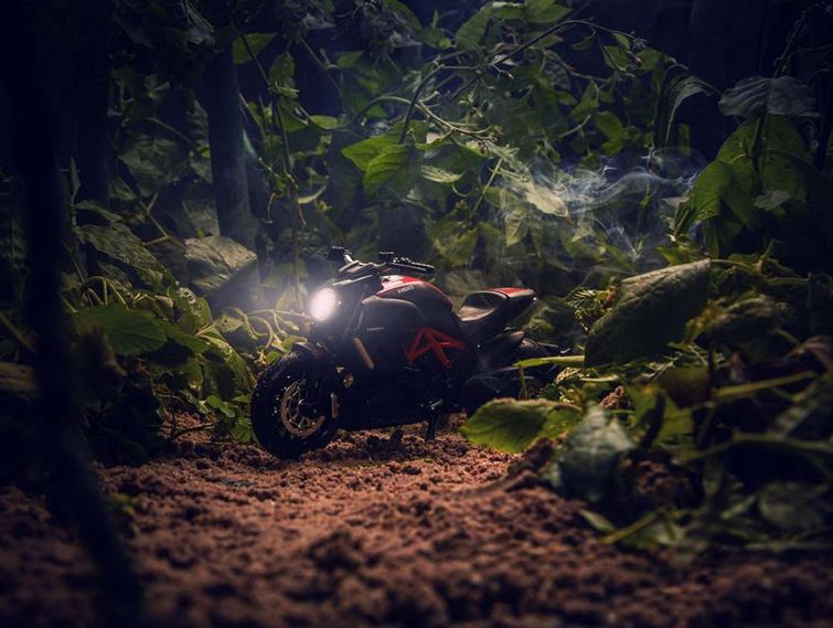 Ватсал Катария, Vatsal Kataria, фотографирует игрушечные модели автомобилей, реалистичные фото авто снимая игрушечные модели