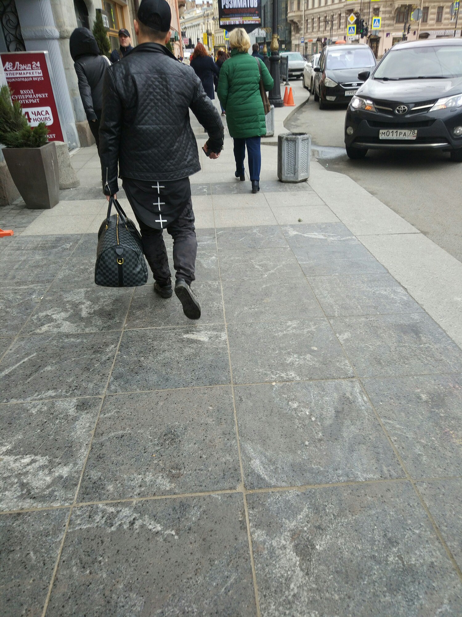 Интеллигентное безумие или необычная мода петербургских улиц мода петербургских улиц, безумная мода Питера