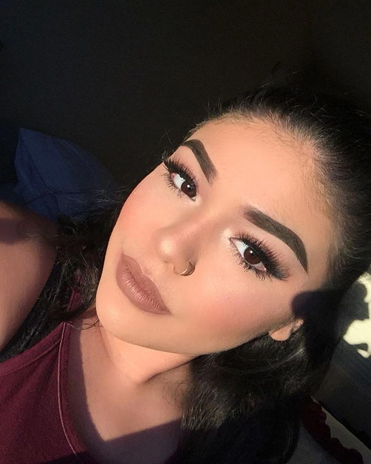 Дочь сделала папе крутой макияж пока он спал, и это очень смешно дочь сделала макияж папе, макияж пока спал, дочь макияж спящему папе