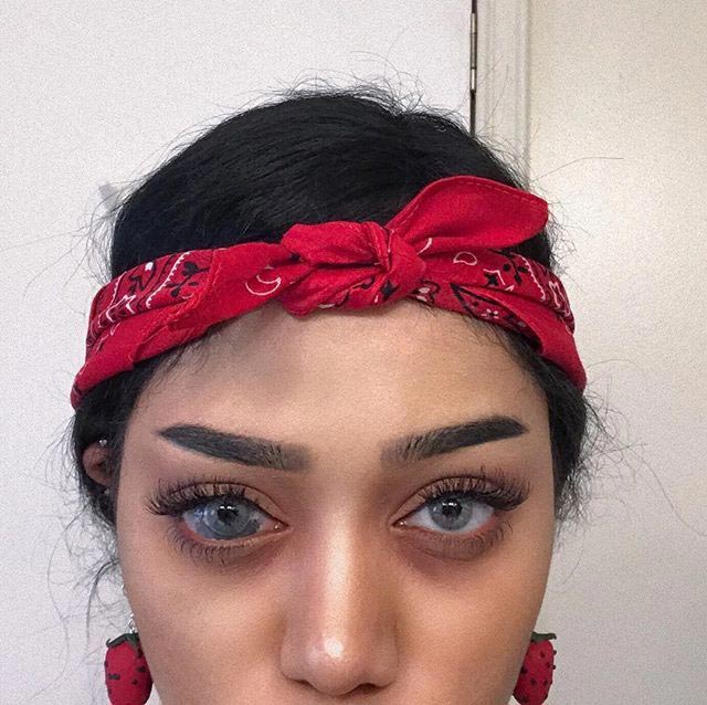 родинка на глазу, невус на глазу, Соня Лесли, Sonia Leslie