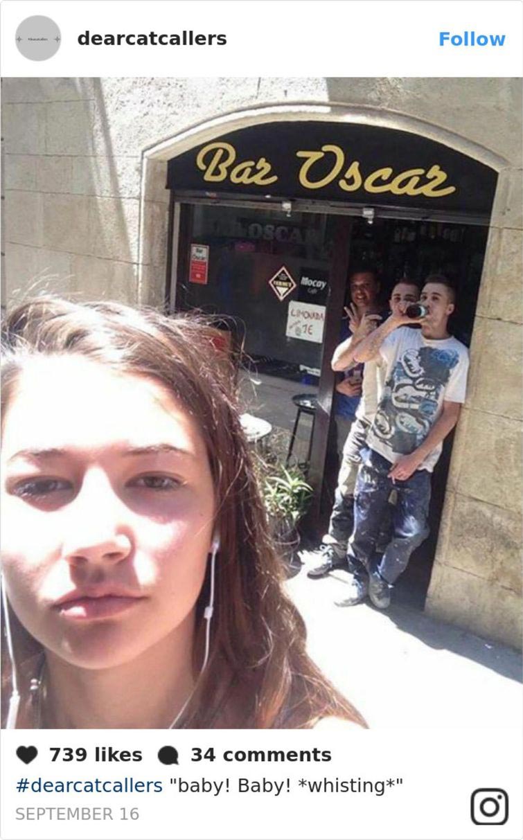 парни пристают к девушке, парни пристают на улице к девушке, селфи с парнями