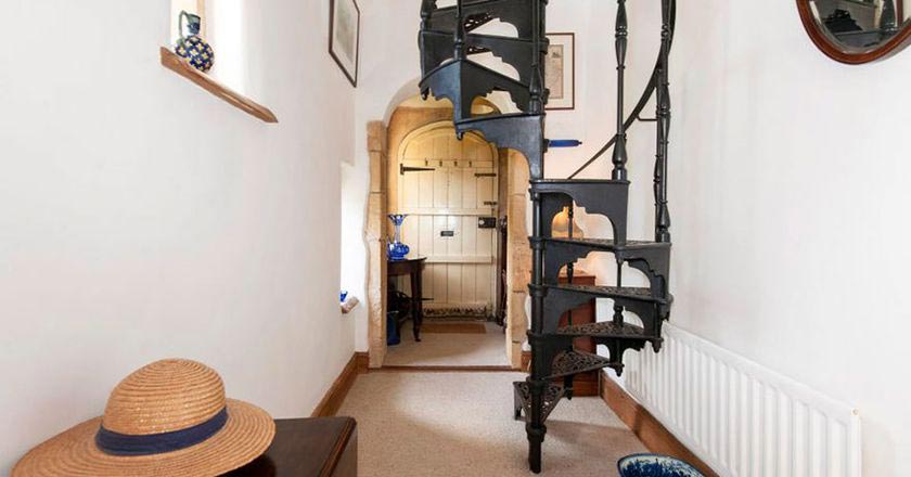 Этот крошечный замок в Англии на самом деле является домом, и мы приглашением вас взглянуть на него изнутри самый маленький замок Англии, крошечный замок, замок дом, Molly's Lodge