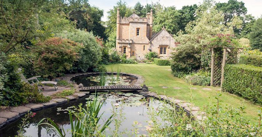 Этот крошечный замок в Англии на самом деле является домом, и мы приглашением вас взглянуть на него изнутри самый маленький замок Англии, крошечный замок, замок дом, Molly's Lodge