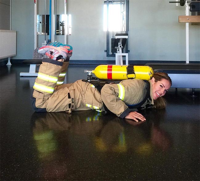 Ганн Нартен — самая горячая пожарница в мире, которая разожгла огонь в наших сердцах Ганн Нартен, Gunn Narten, женщина-пожарный фото, пожарница