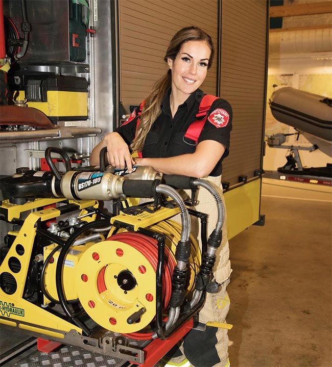 Ганн Нартен — самая горячая пожарница в мире, которая разожгла огонь в наших сердцах Ганн Нартен, Gunn Narten, женщина-пожарный фото, пожарница