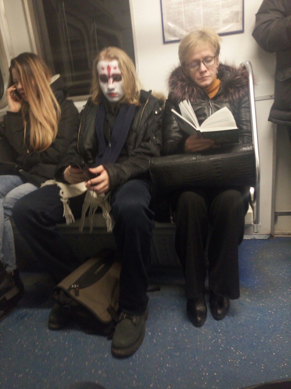 мода петербургского метро, мода метро, модники в транспорте, странные пассажиры метро 