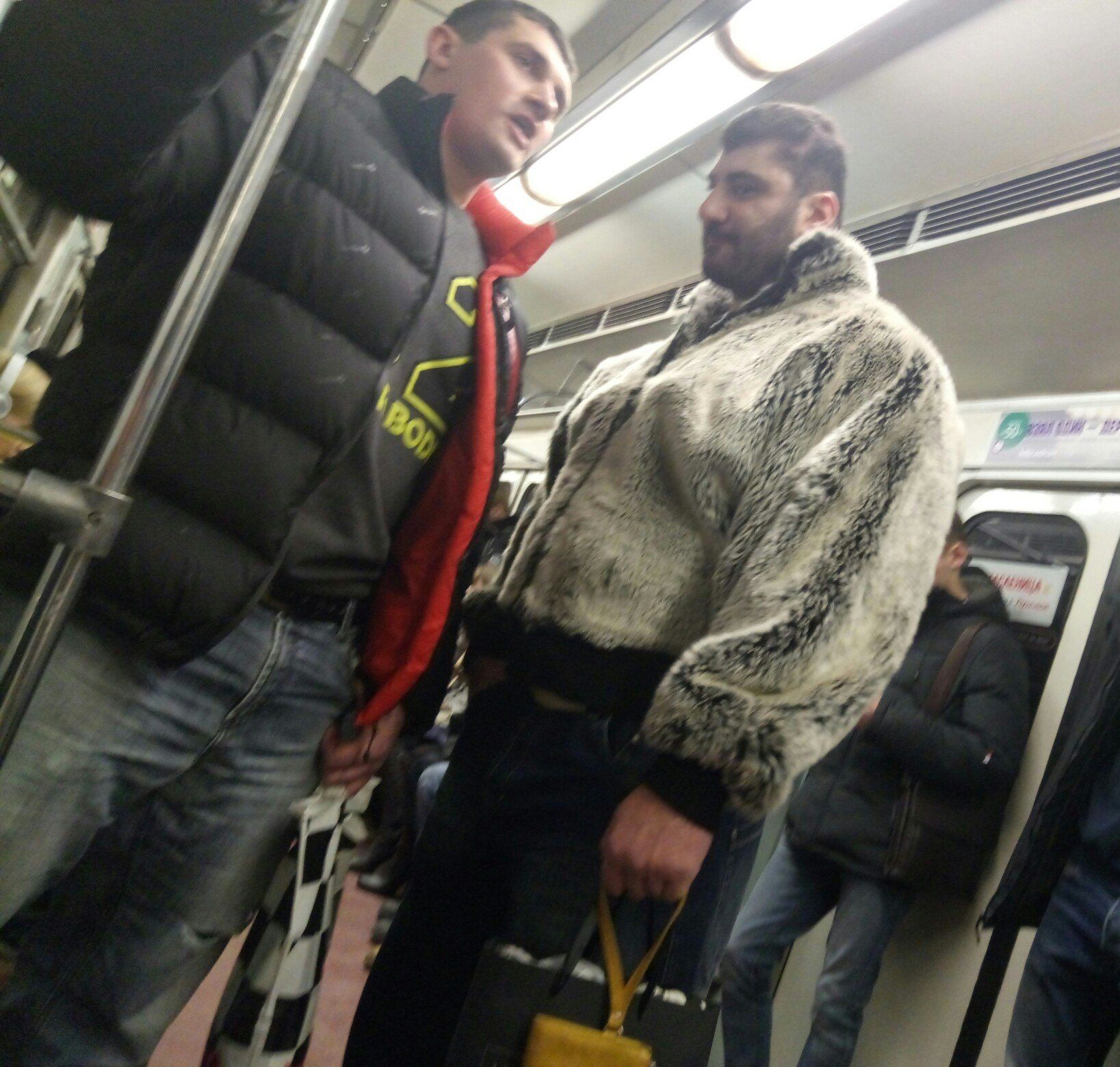 мода петербургского метро, мода метро, модники в транспорте, странные пассажиры метро 