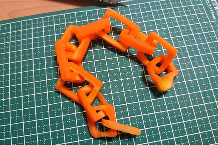 Японский художник вырезает узоры на овощах и фруктах, карвинг,  японский художник Гаку