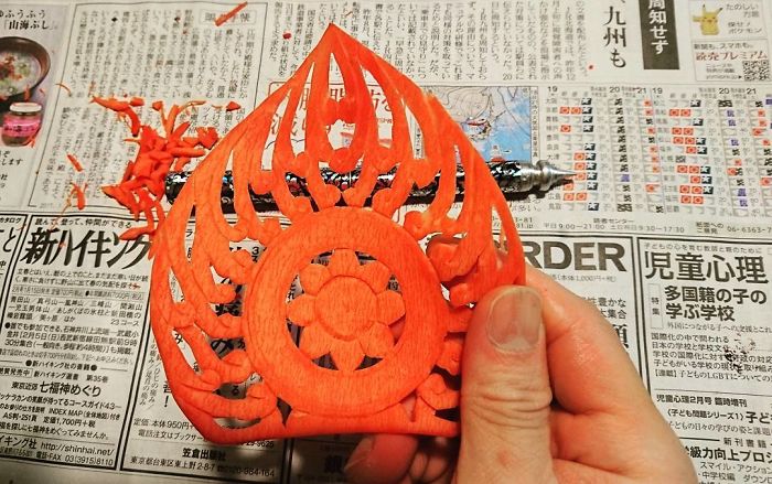 Японский художник вырезает узоры на овощах и фруктах, карвинг,  японский художник Гаку