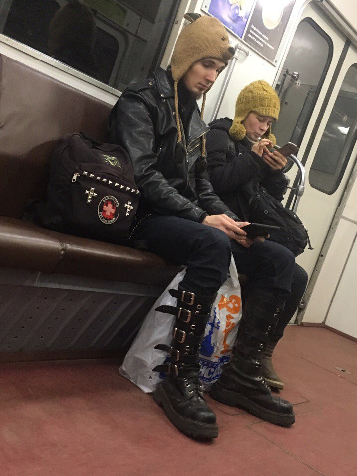 мода петербургского метро, мода метро, модники в транспорте, странные пассажиры метро 