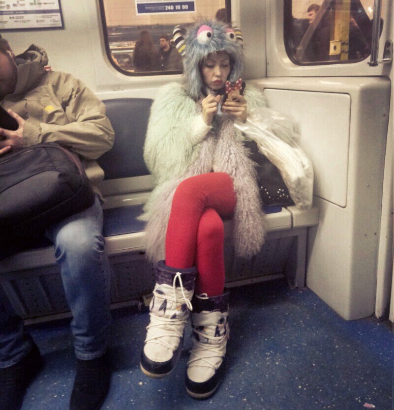 мода петербургского метро, мода метро, модники в транспорте, странные пассажиры метро 