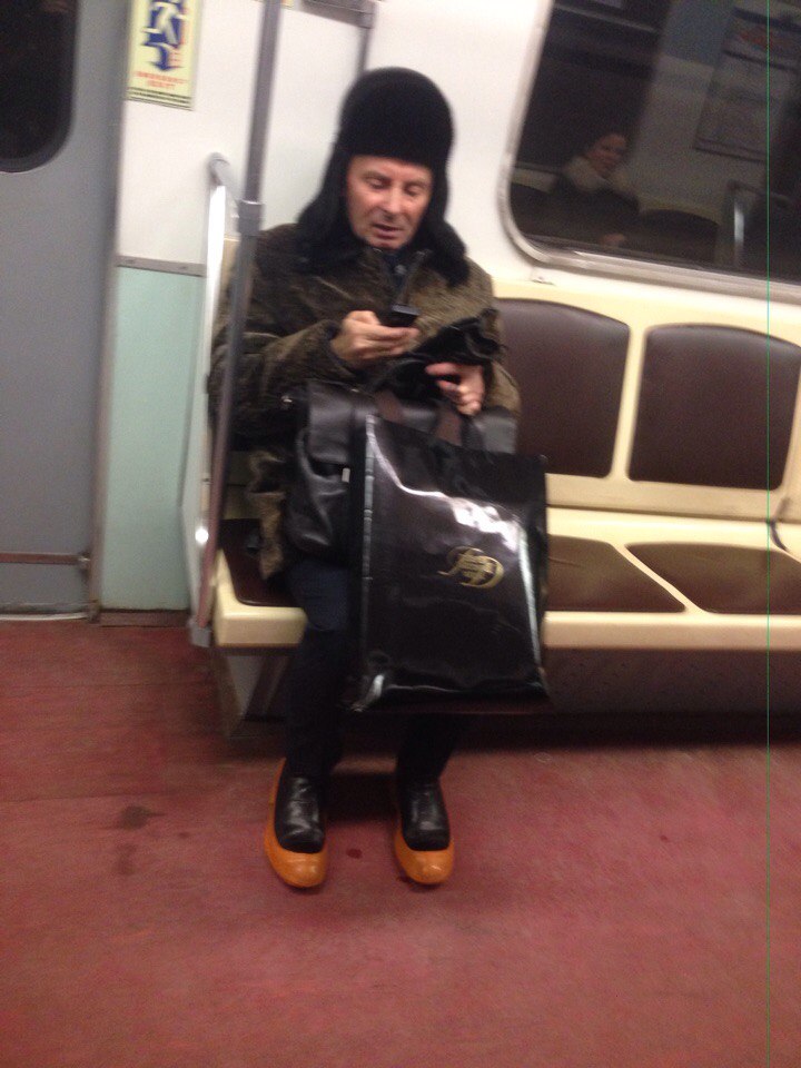 мода петербургского метро, мода метро, модники в транспорте, странные пассажиры метро 