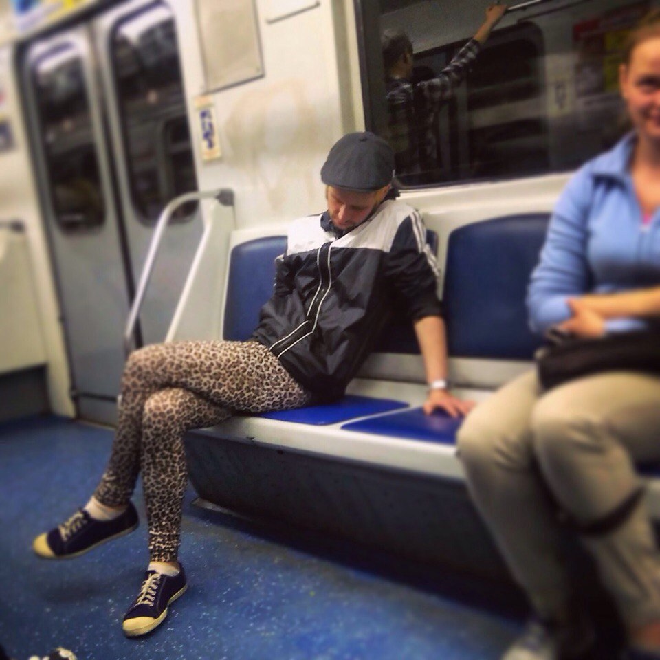 мода петербургского метро, мода метро, модники в транспорте, странные пассажиры метро 