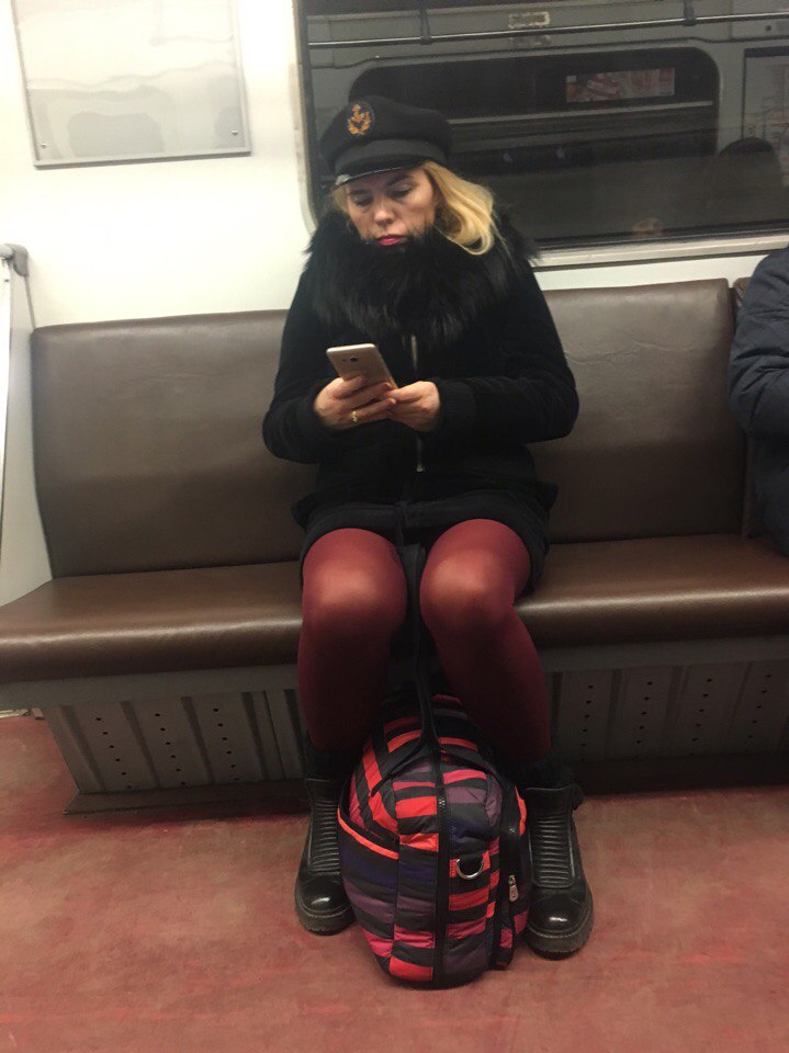 мода петербургского метро, мода метро, модники в транспорте, странные пассажиры метро 