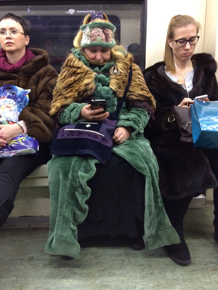 мода петербургского метро, мода метро, модники в транспорте, странные пассажиры метро 